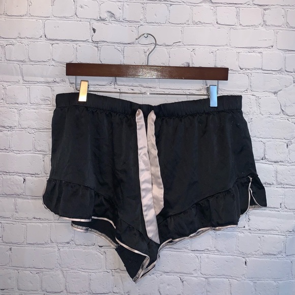 Victoria's Secret Pants - Victorias Secret Black & Pink Laced Shorts size XL